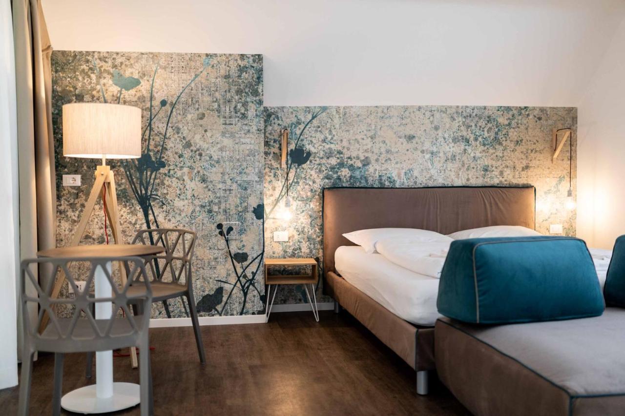 Stay Cooper Guesthouse zum Loewen Meran Exterior foto