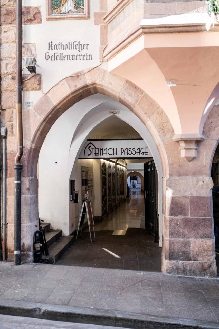 Stay Cooper Guesthouse zum Loewen Meran Exterior foto