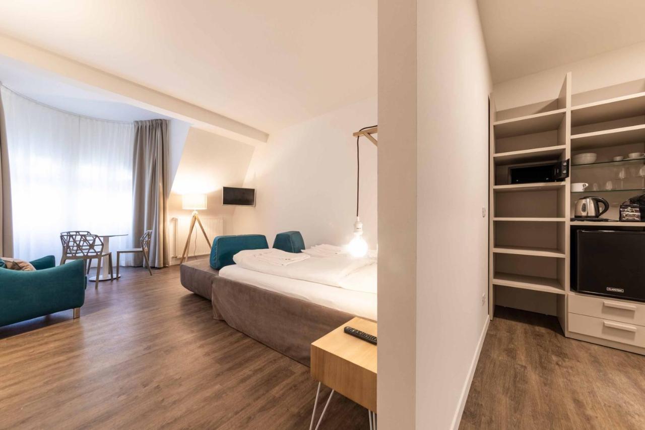 Stay Cooper Guesthouse zum Loewen Meran Exterior foto