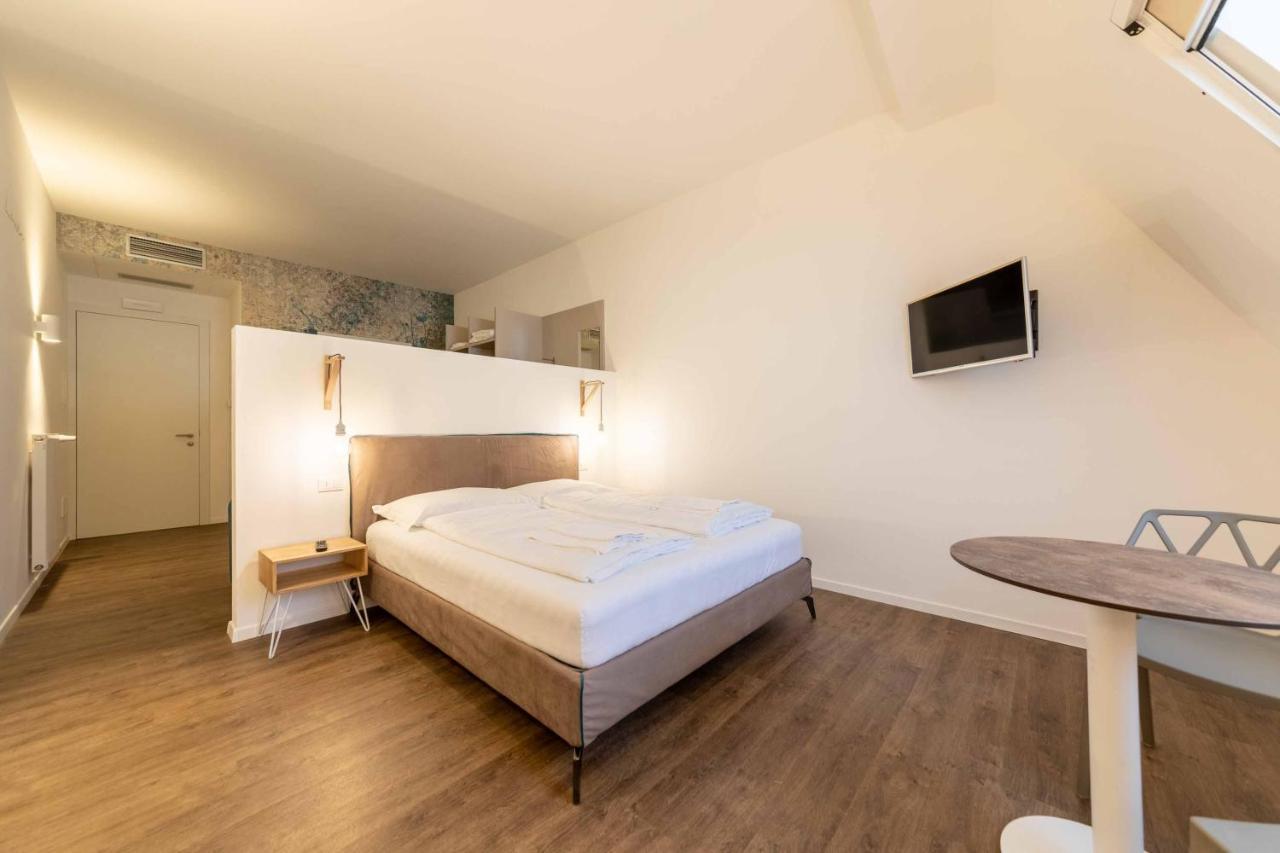 Stay Cooper Guesthouse zum Loewen Meran Exterior foto